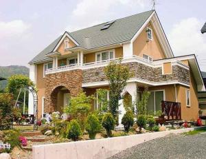 ブリックタイル＆ステンドガラス扉