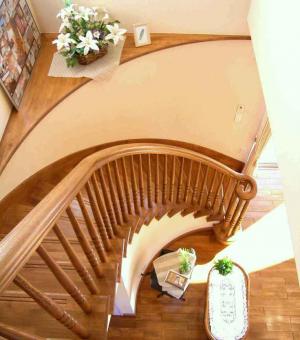 天然木カーブ階段