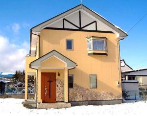 玄関廻りに 『ＪＣＴストーン』 でアクセントを付けました。