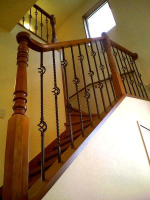 階段手摺には輸入アイアン手摺をチョイス