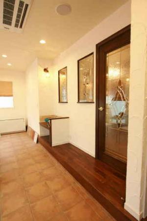 おしゃれなブルーガラス洗面台も完備