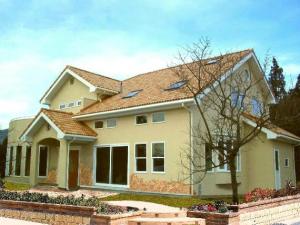 プロバンス風外観の自由設計オール電化住宅