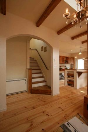 床にはフランスボルドー産パイン材＆自然オイル仕上げ