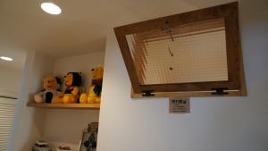 チェッカーガラス
( ワッフルガラス )が
素敵な室内窓