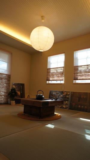 琉球畳と間接照明で
くつろぎのある空間に